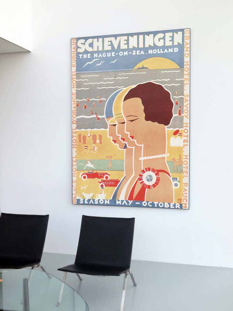 Mockup-poster-en-sala-de-estar